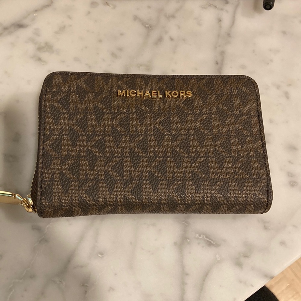 Michael Kors Wallet. Never used. New with tags. Great gift item!